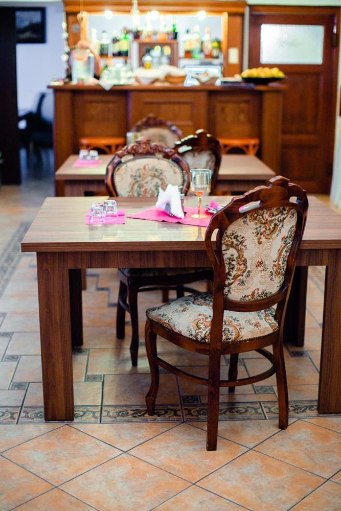 Hotel Krivan Kysucke Nove Mesto 외부 사진